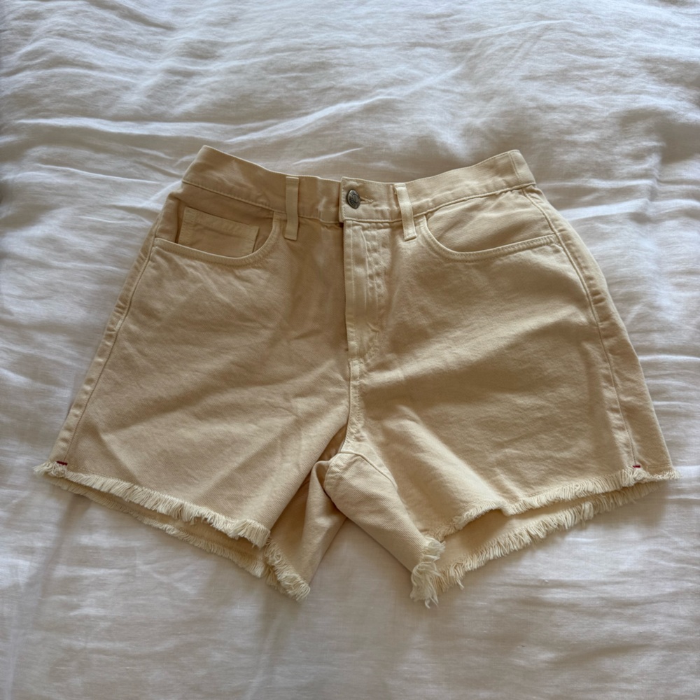 XiRENA Cream Frayed Hem Denim Shorts